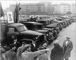 1947 год. Отправка автомобилей на строительство метро.