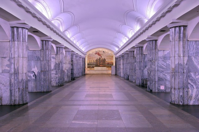Станция «Балтийская»: вид центрального зала. Фотограф: Алексей (Hackproof). 2006 год.
